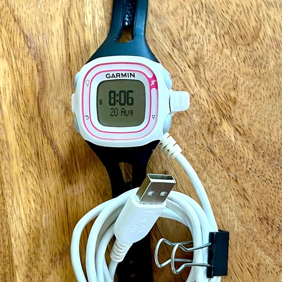 Garmin Forerunner 10 GPS Running Watch - includes charger. Fully functional. - Picture 2 of 3